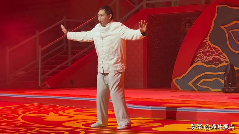 马保国“闪电五连鞭”重出江湖,网友炸锅 | 八阕