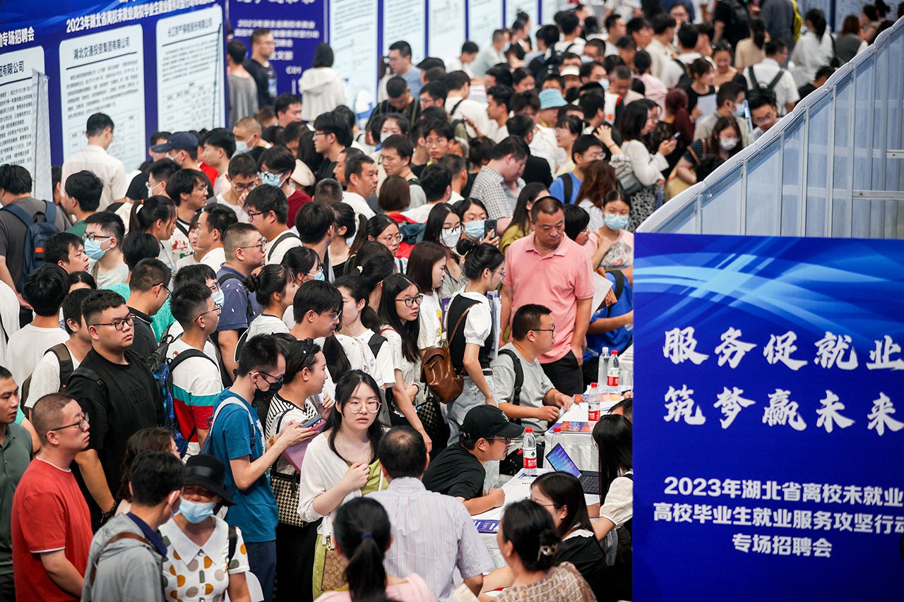 倒闭潮、失业潮波涛汹涌,今年冬天怎么过? | 八阕