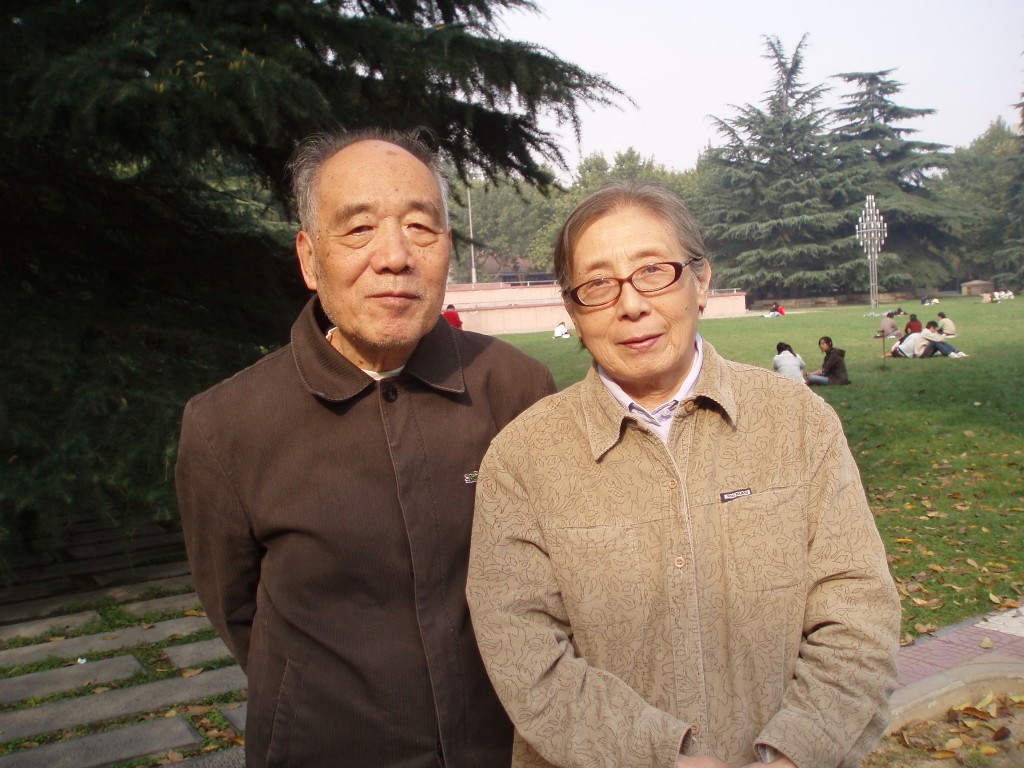 侯伯宇:理論物理山脊上的攀登者 | 八闋