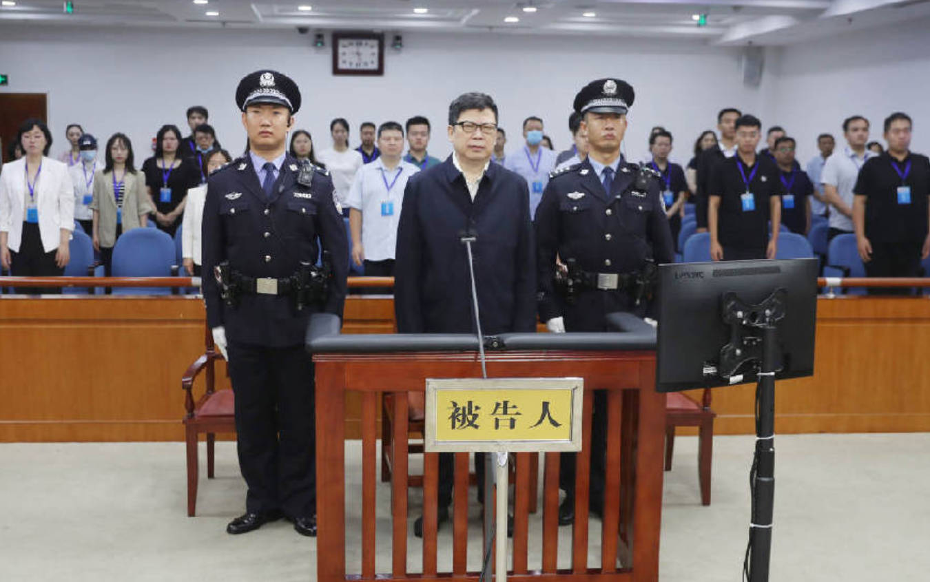 非法收受财物3.25亿,他被判死刑 | 八阕